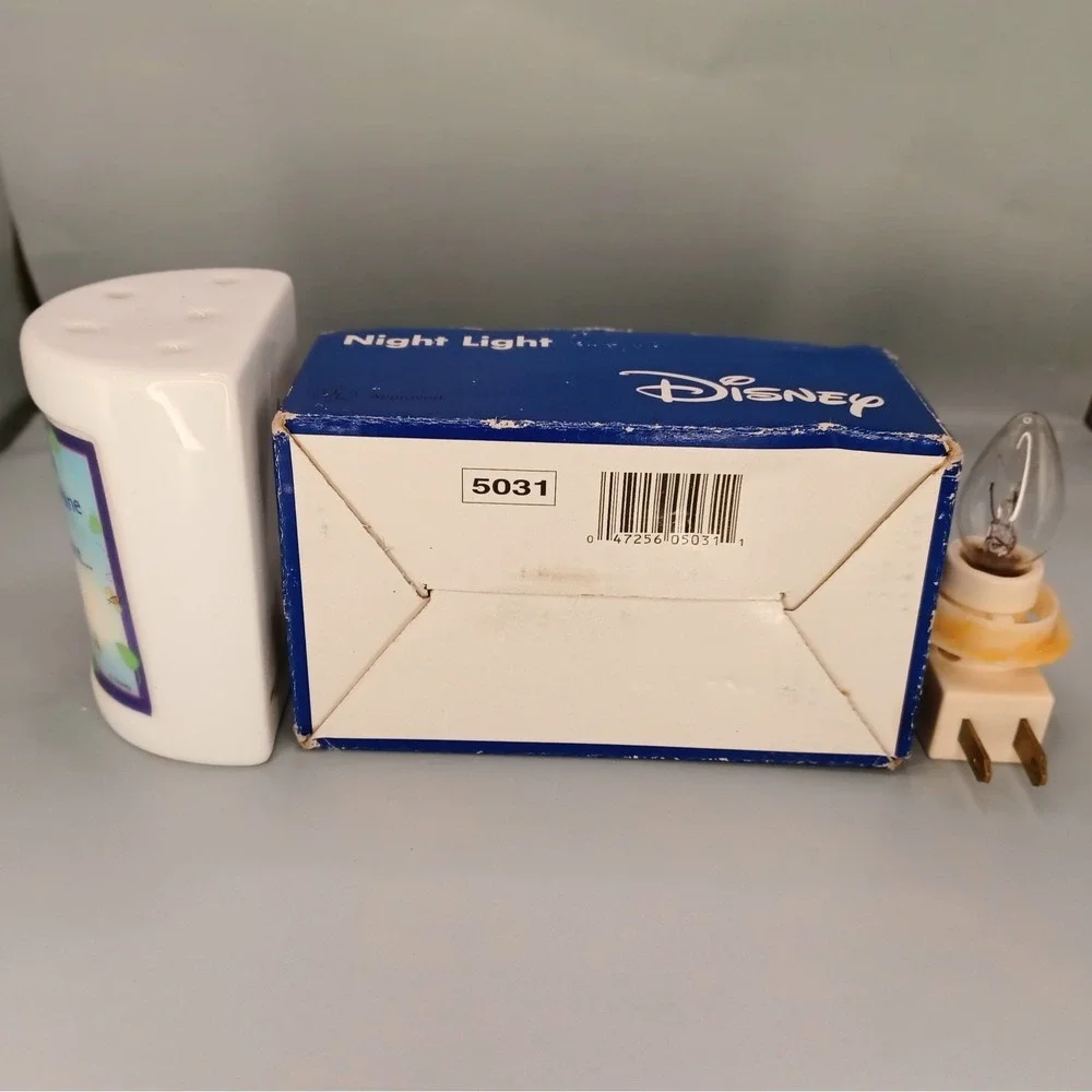 Vintage Winnie‎ The Pooh Disney Night Light Ceramic Piglet Plug-in Soft Glow